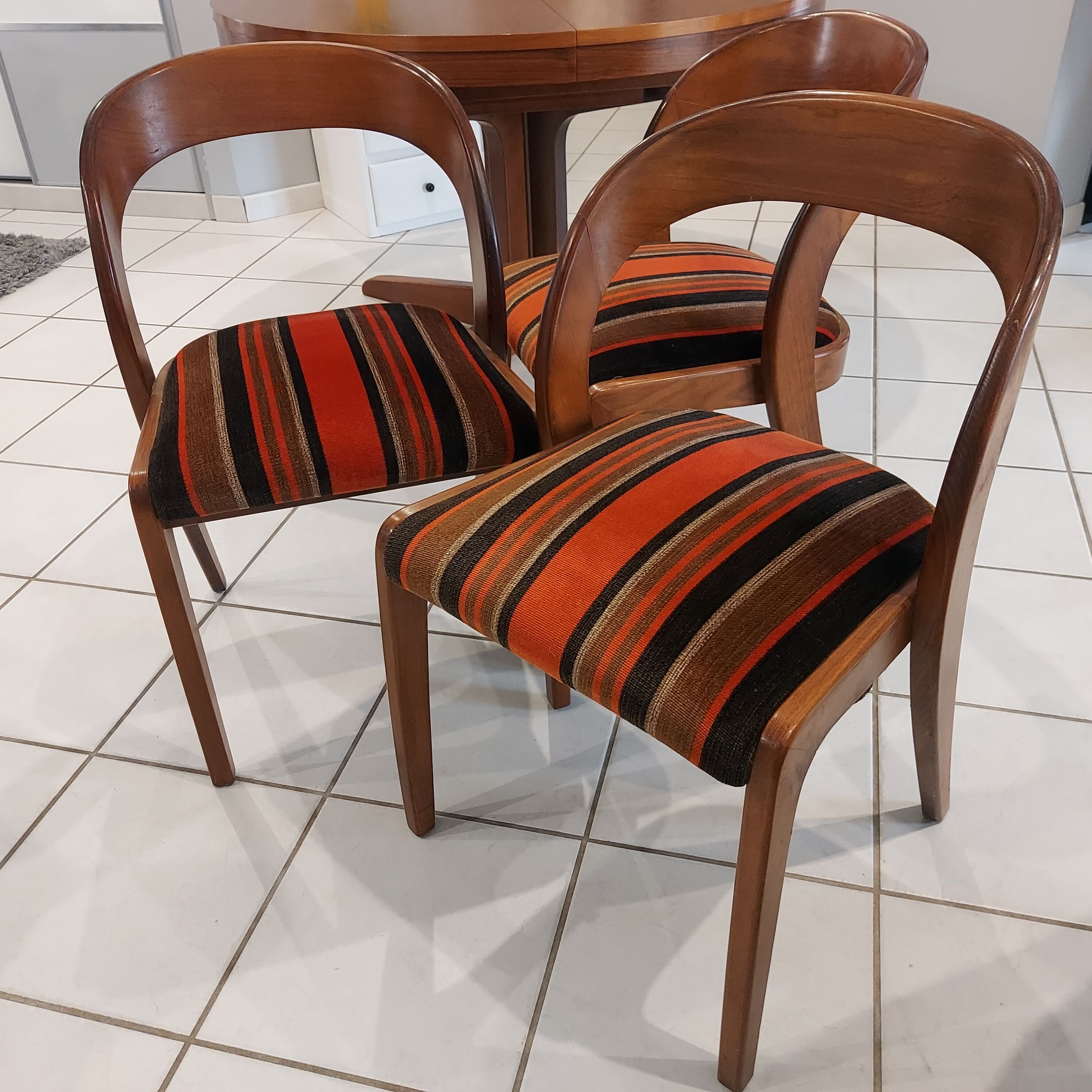 Lot de 3 chaises Baumann modèle Gondole vintage 1970