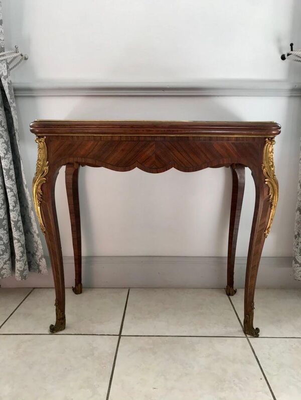 Console se transformant en table de jeu de style Louis XV 19ème siècle
