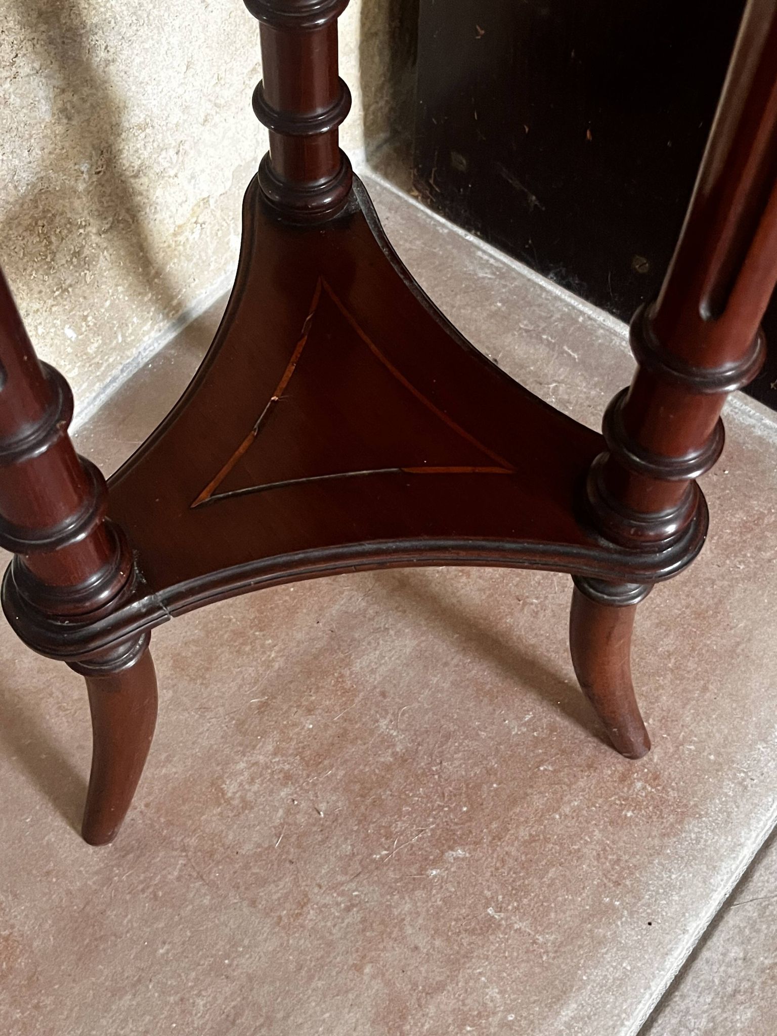 Side table / Pedestal table