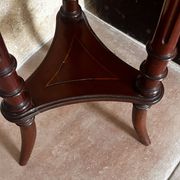Side table / Pedestal table