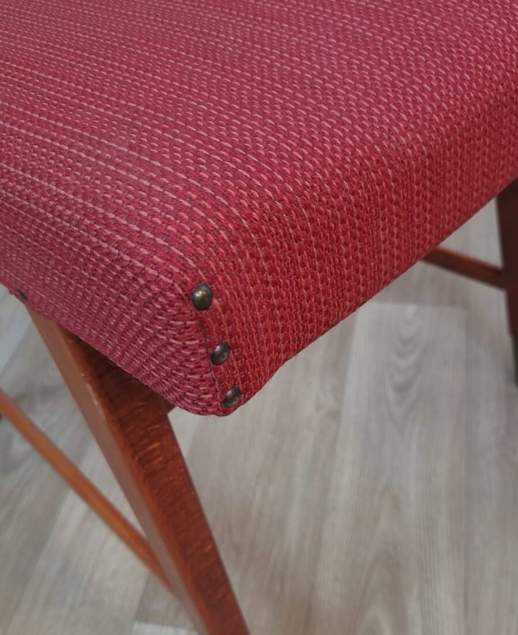 Lot de 4 chaises de salle à manger en teck – Fin XXe siècle
