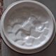 Pie dish / Tatin with a trompe-l'œil lid in slipware – Apple decoration