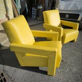 Paire de fauteuils en cuir jaune soleil