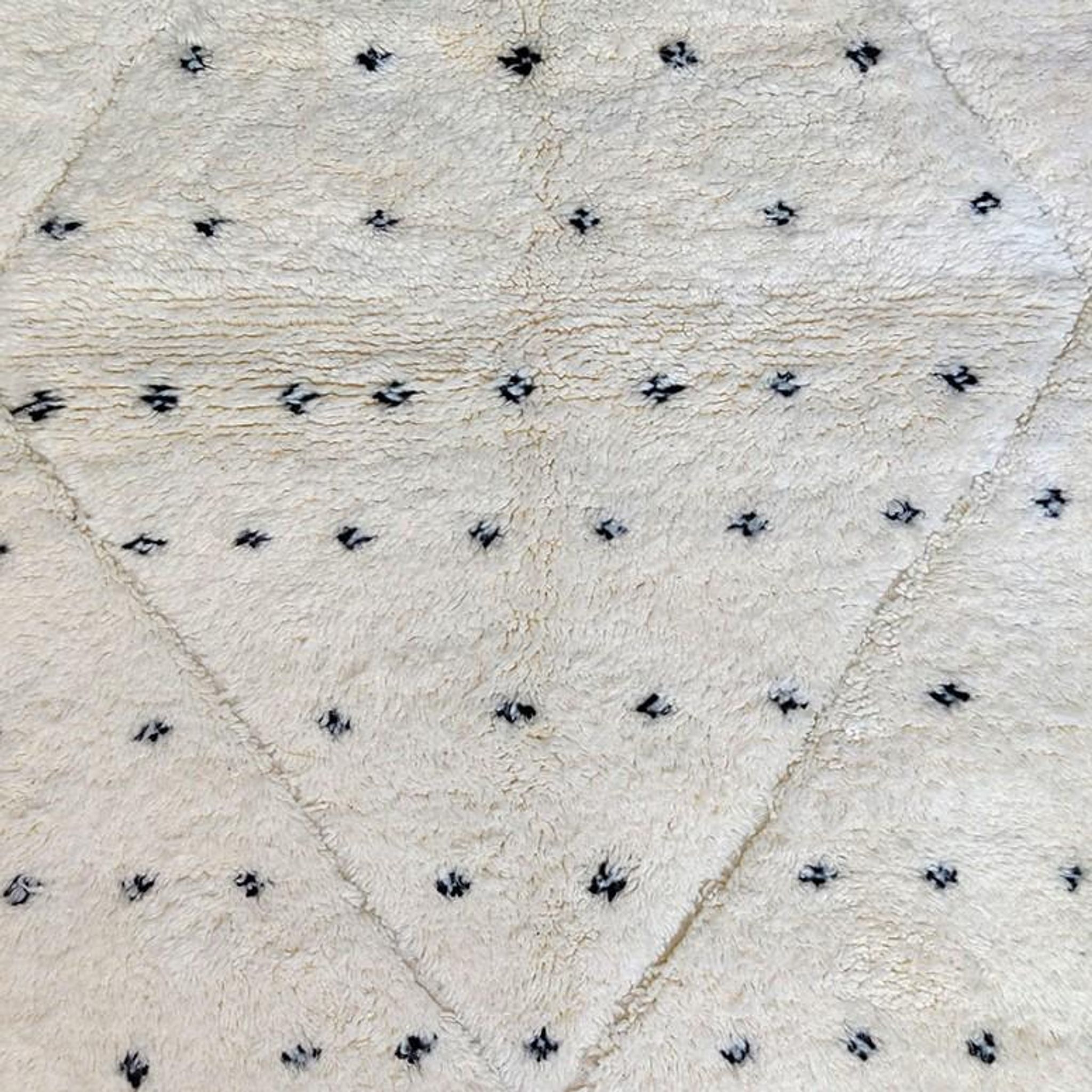 Tapis berbère pois noirs et losange blanc