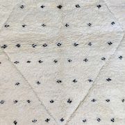 Tapis berbère pois noirs et losange blanc