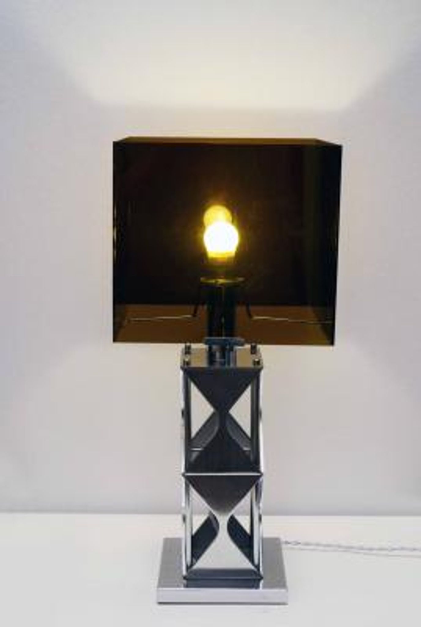 Lampe en plexiglas fumé et acier satiné, 1970
