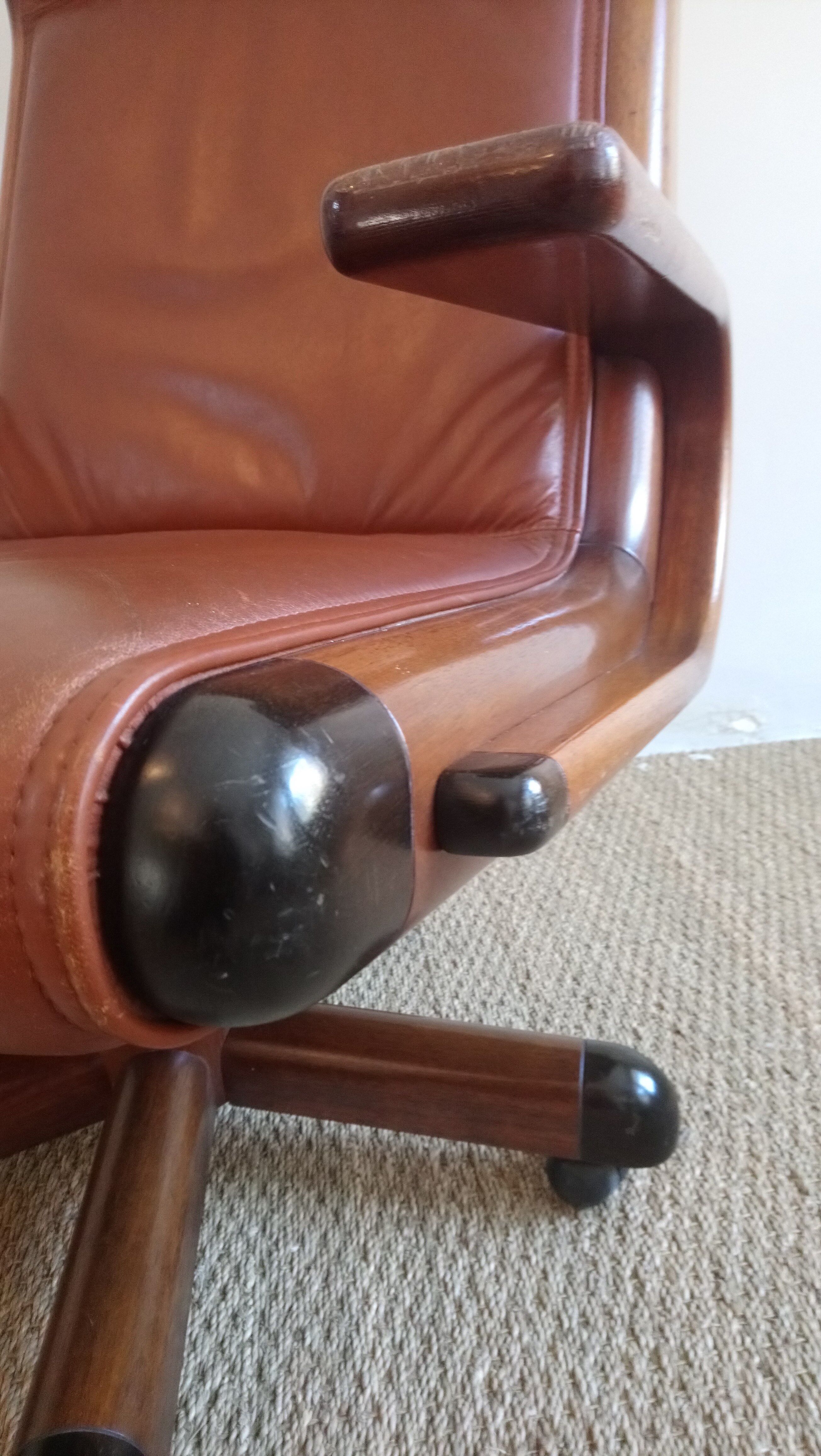 Leather "Everest" chair by AG Barcelona