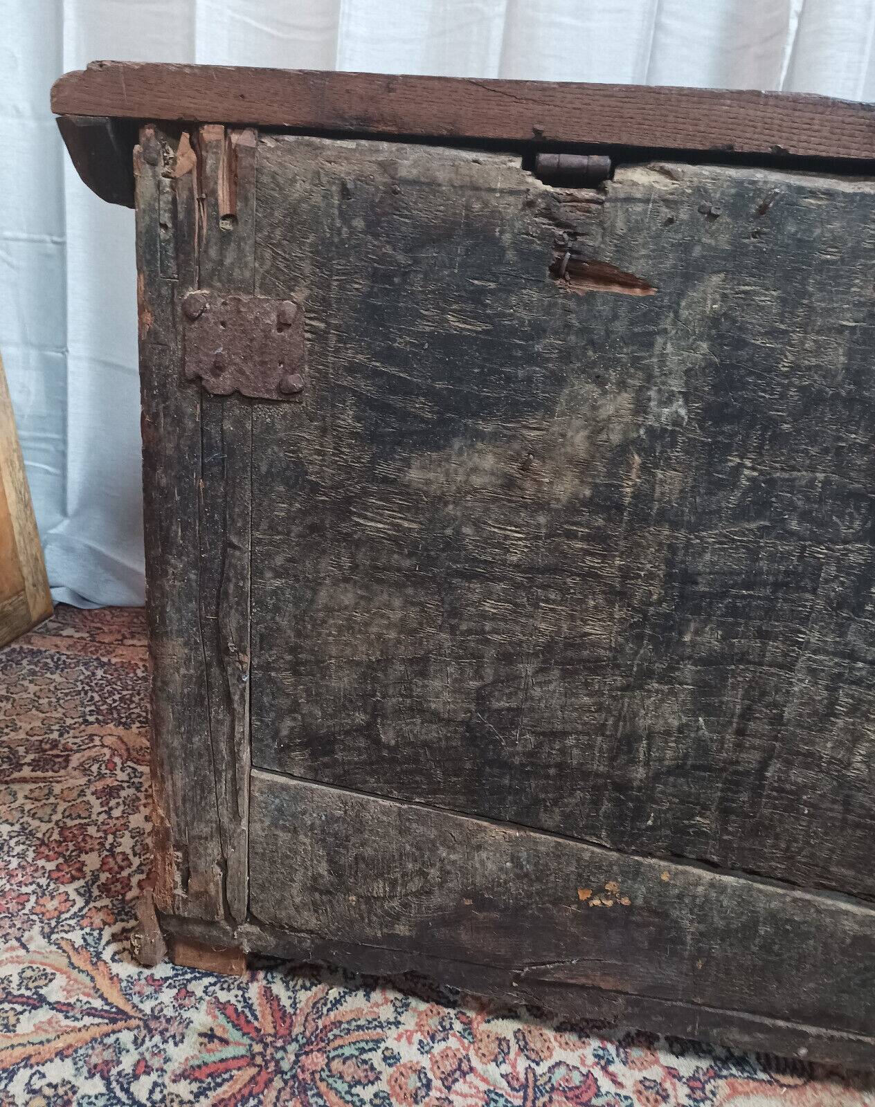 Louis XIII chest in carved walnut, 17th century