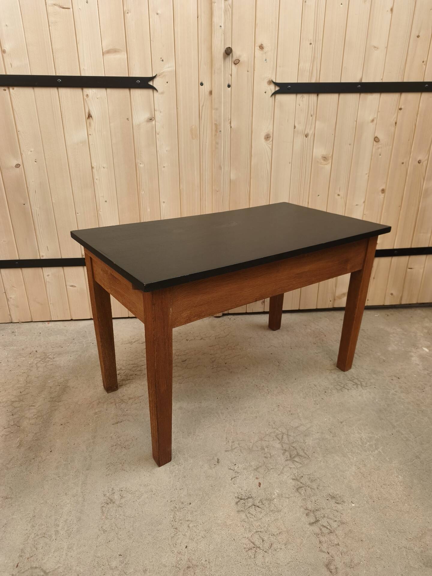Table basse de ferme vintage - rénover plateau peint noir mat