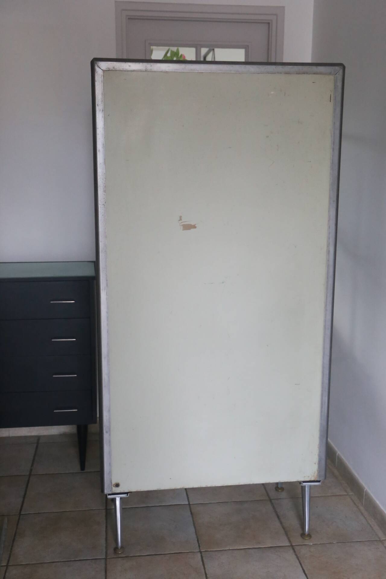 Armoire médicale ancienne 1950
