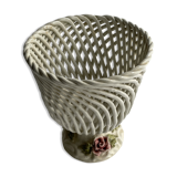 Cut in braided earthenware and decoration of roses. Perfect condition.