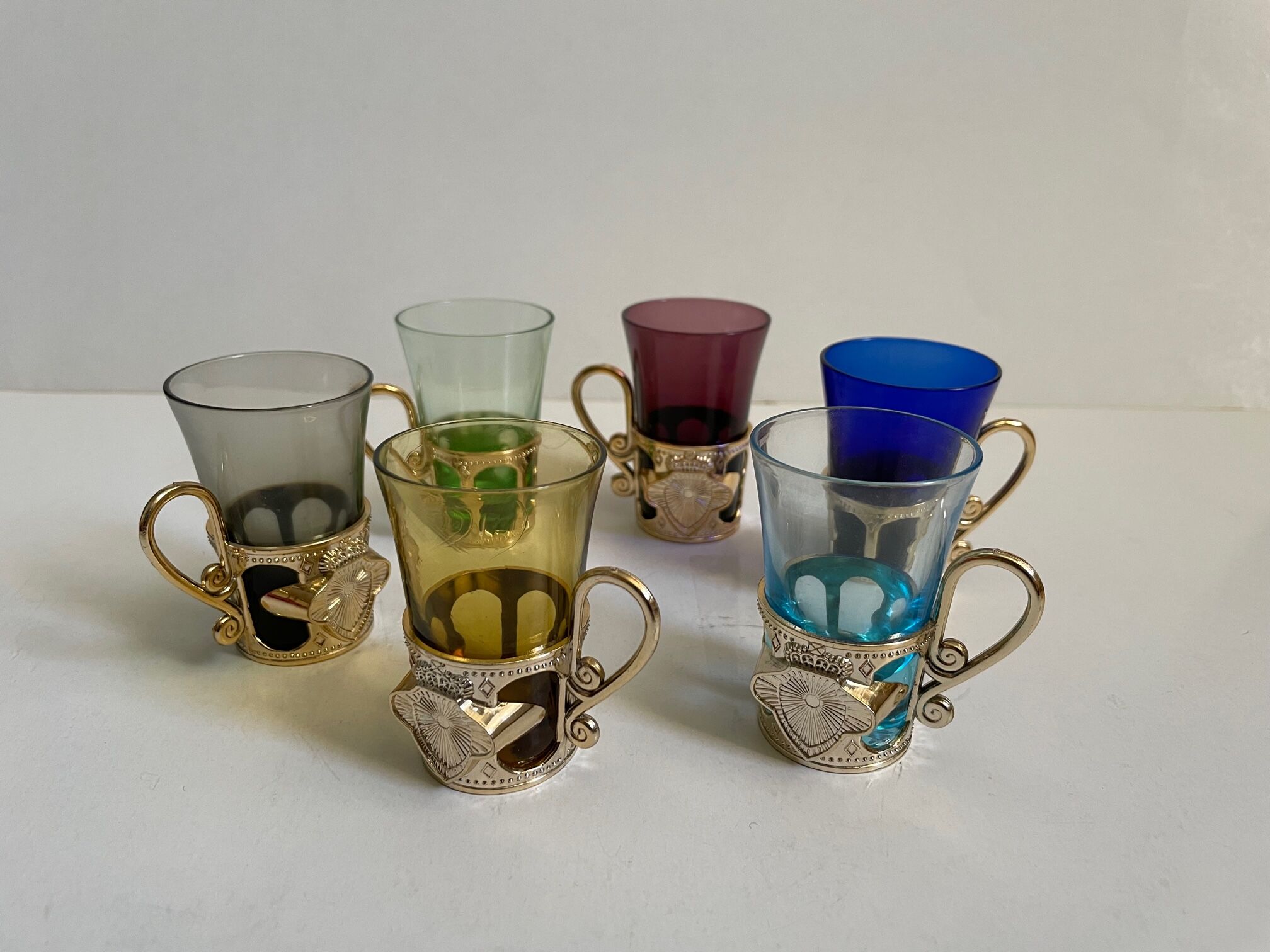 Set of 6 coffee/tea cups with removable stand.