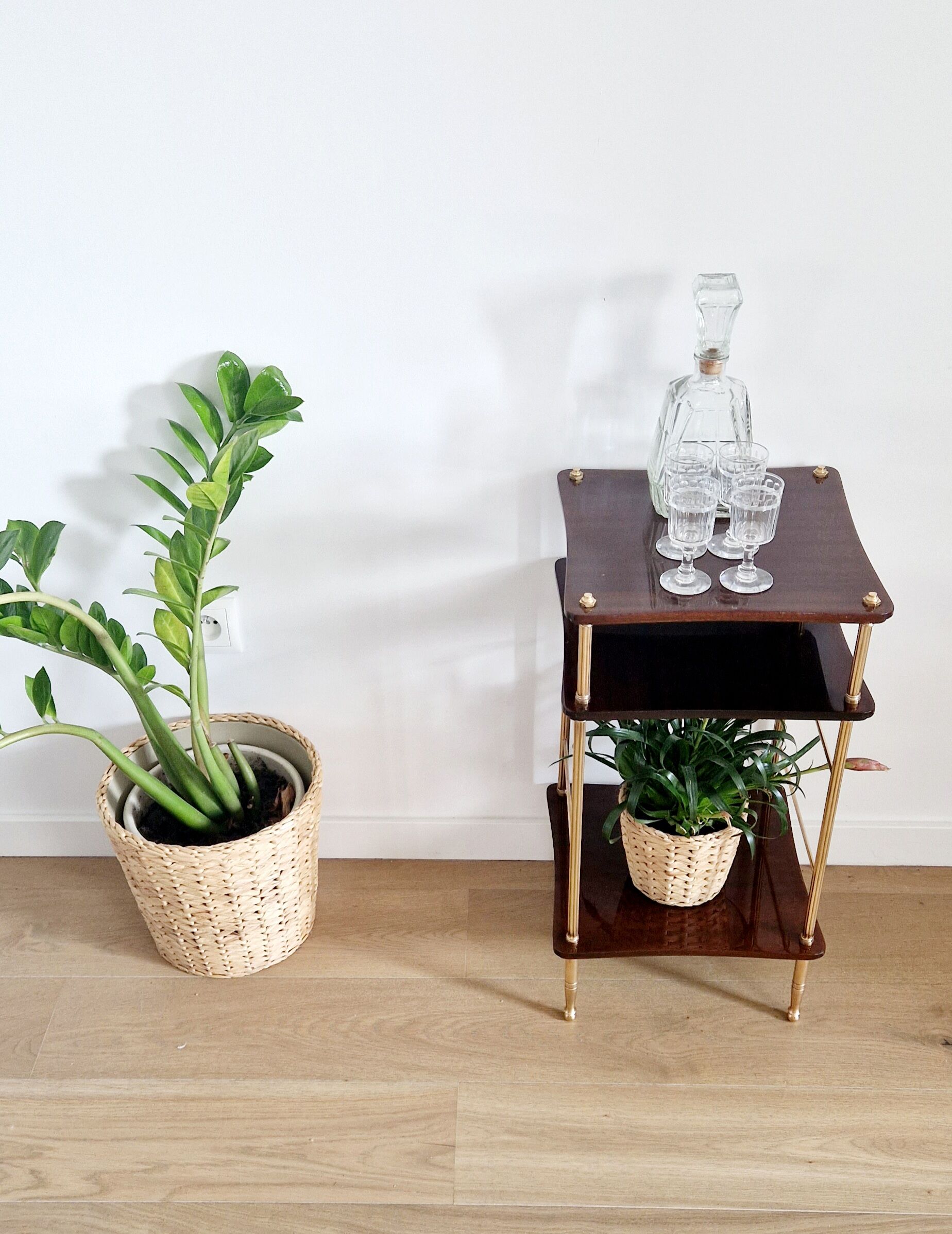 Vintage pedestal table 70s