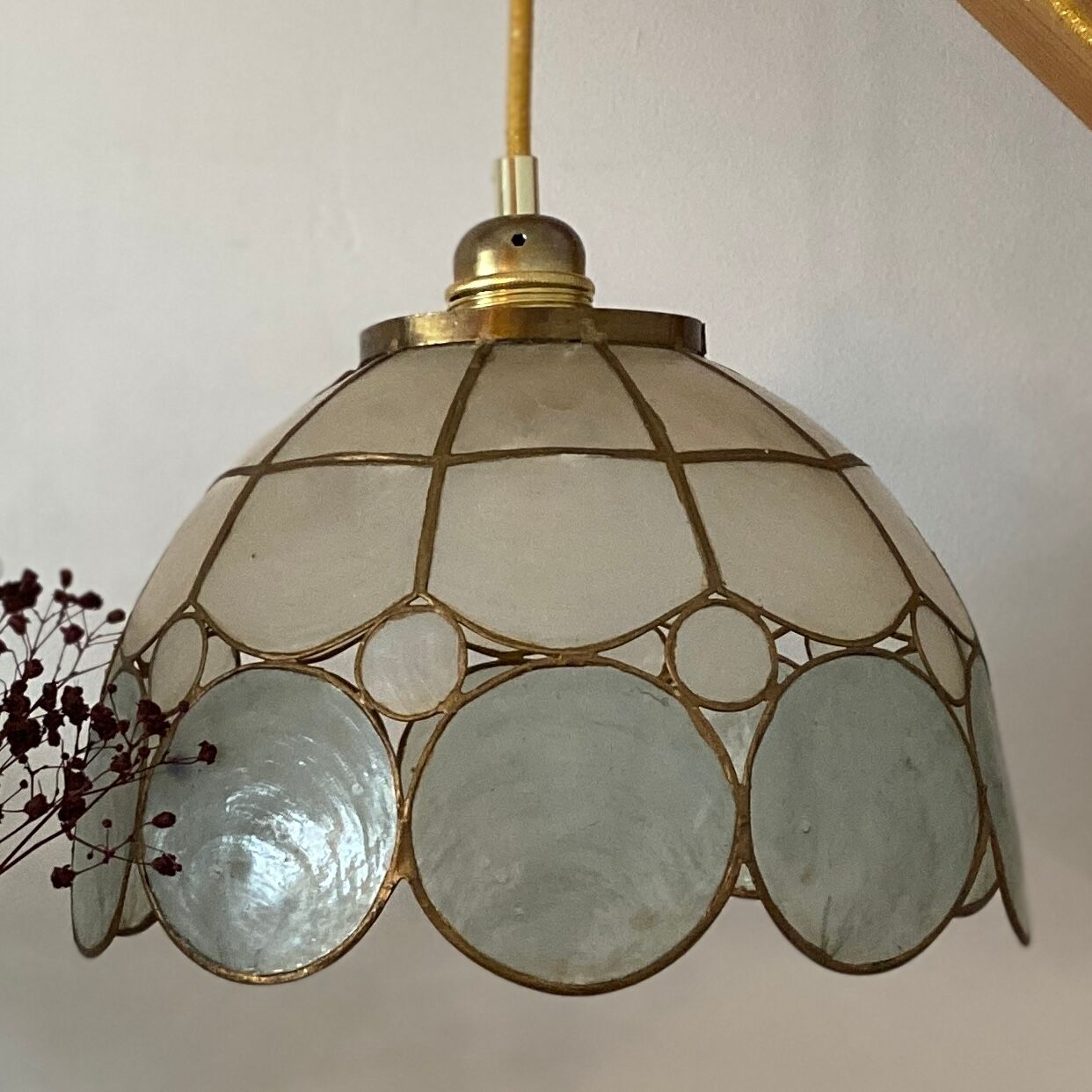 Vintage lampshade suspension in mother-of-pearl and brass