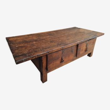 Table basse espagnole antique châtaigne 18ème siècle