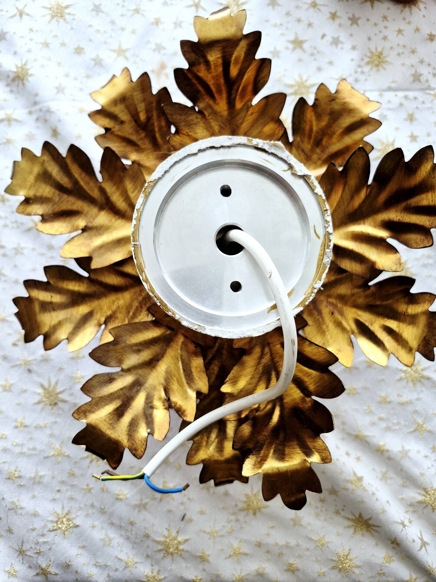 Vintage applique florale en métal dore