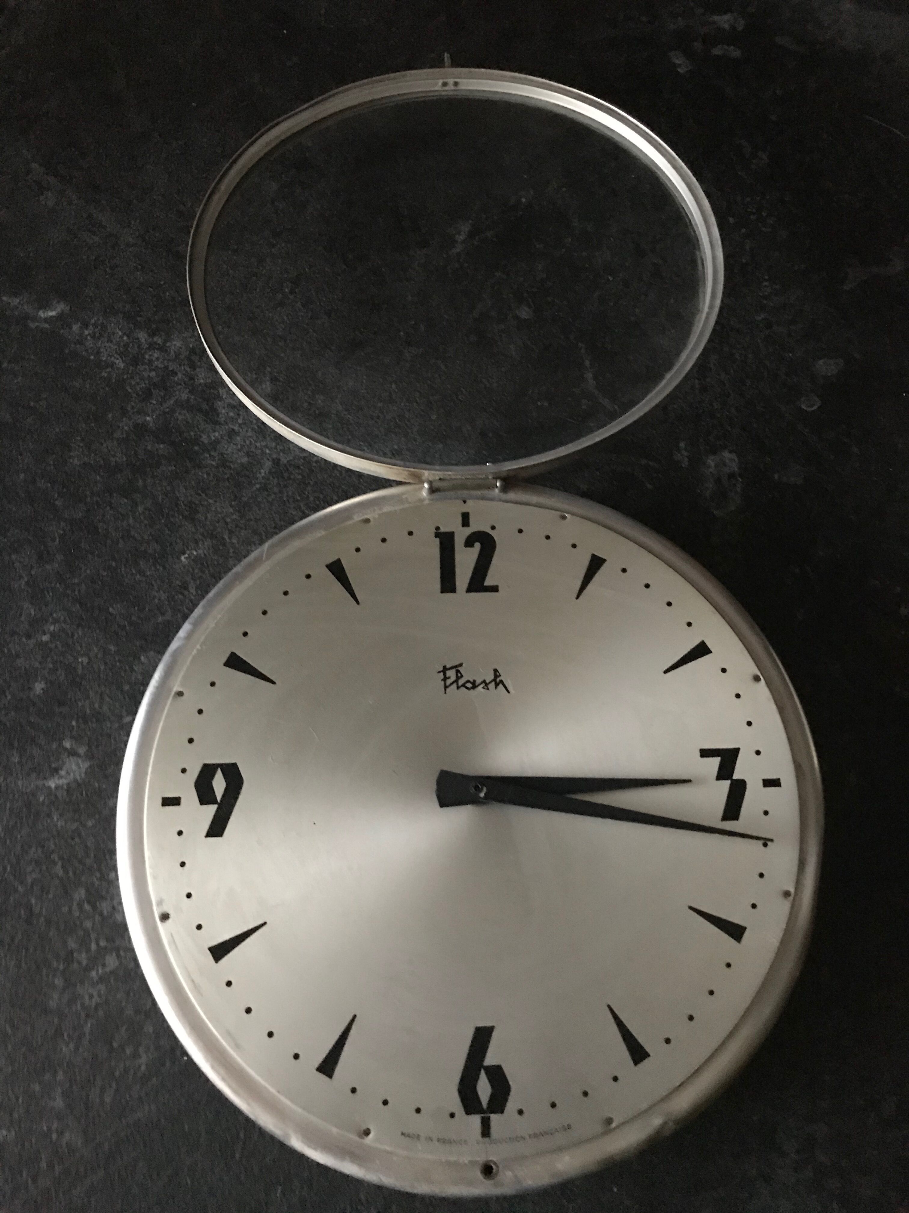 Flash industrial clock