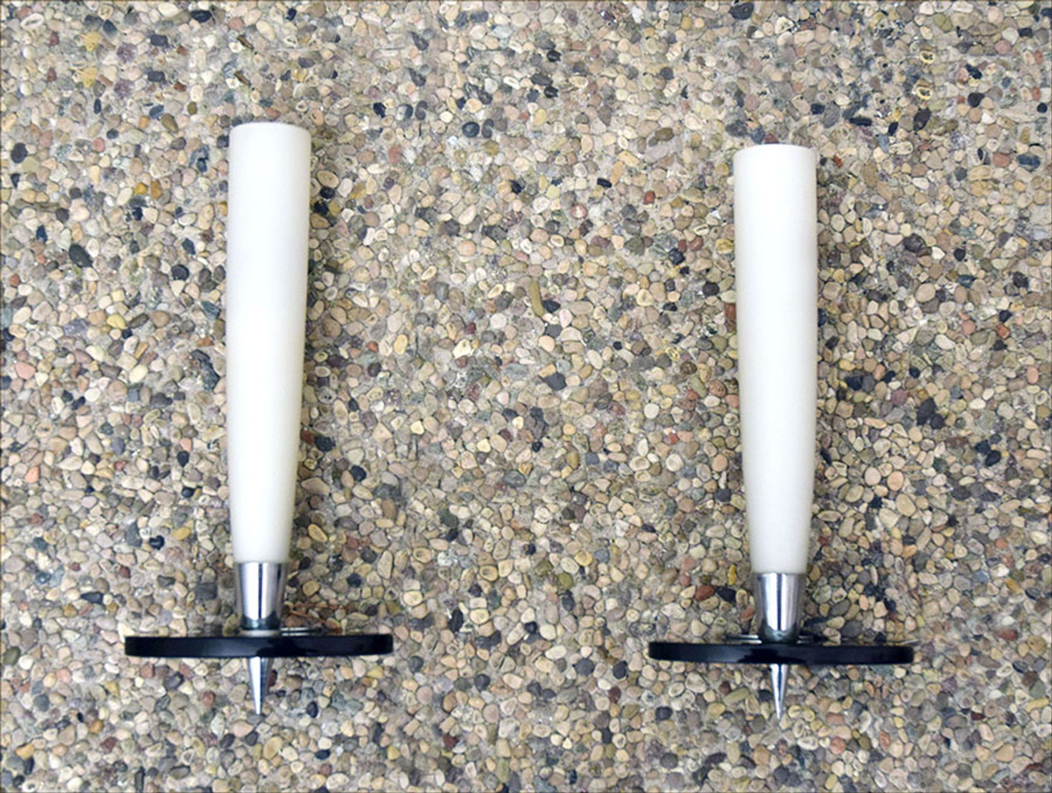 Set of two mid-century appliques in satin glass, crystal and chromed brass