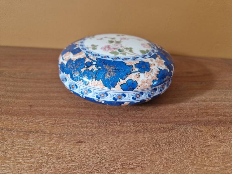 Haviland porcelain bonbonnière, Limoges - Dammouse model