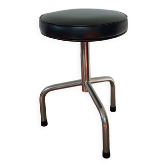 Screw tripod stool