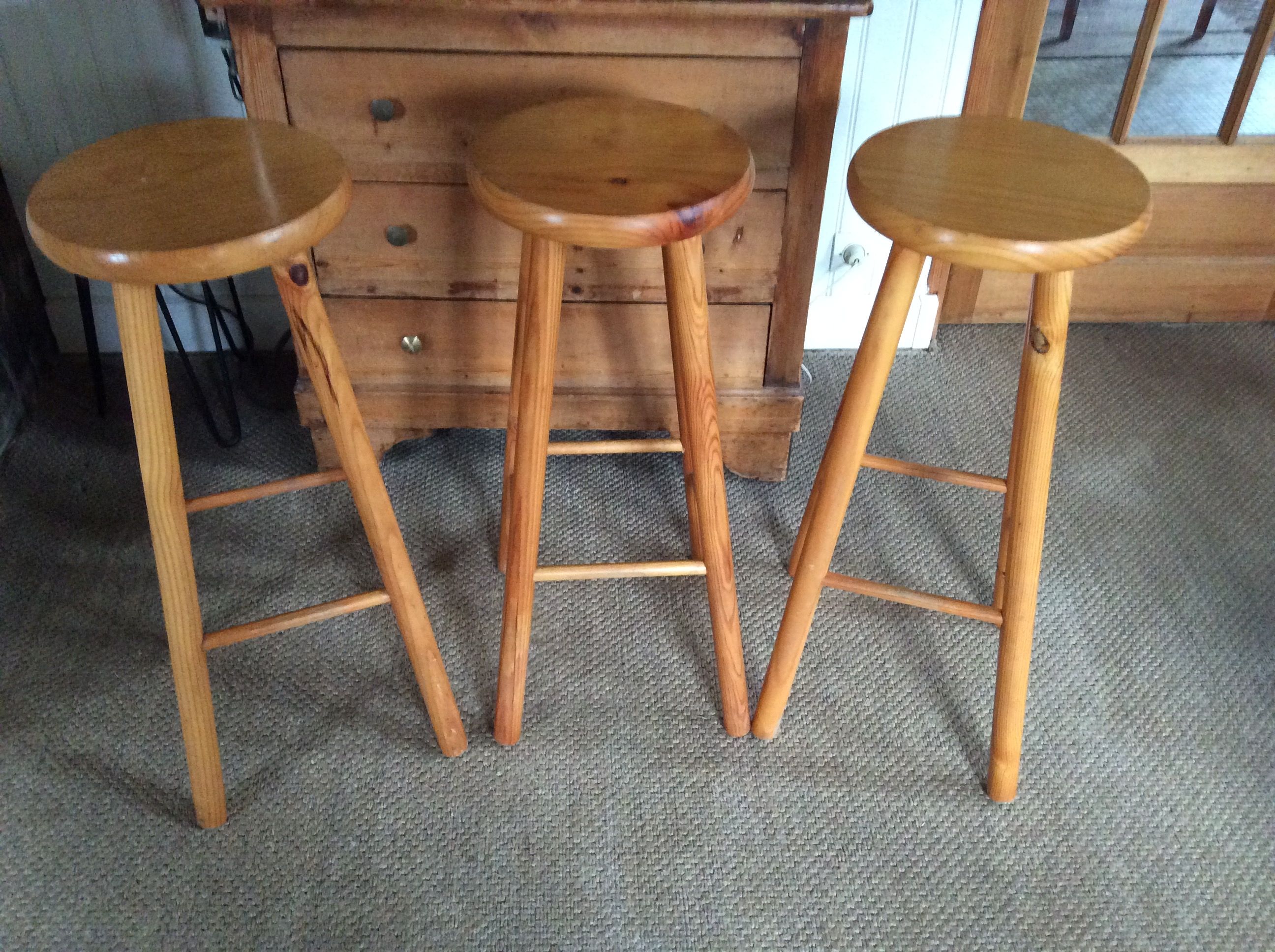 3 bar stools