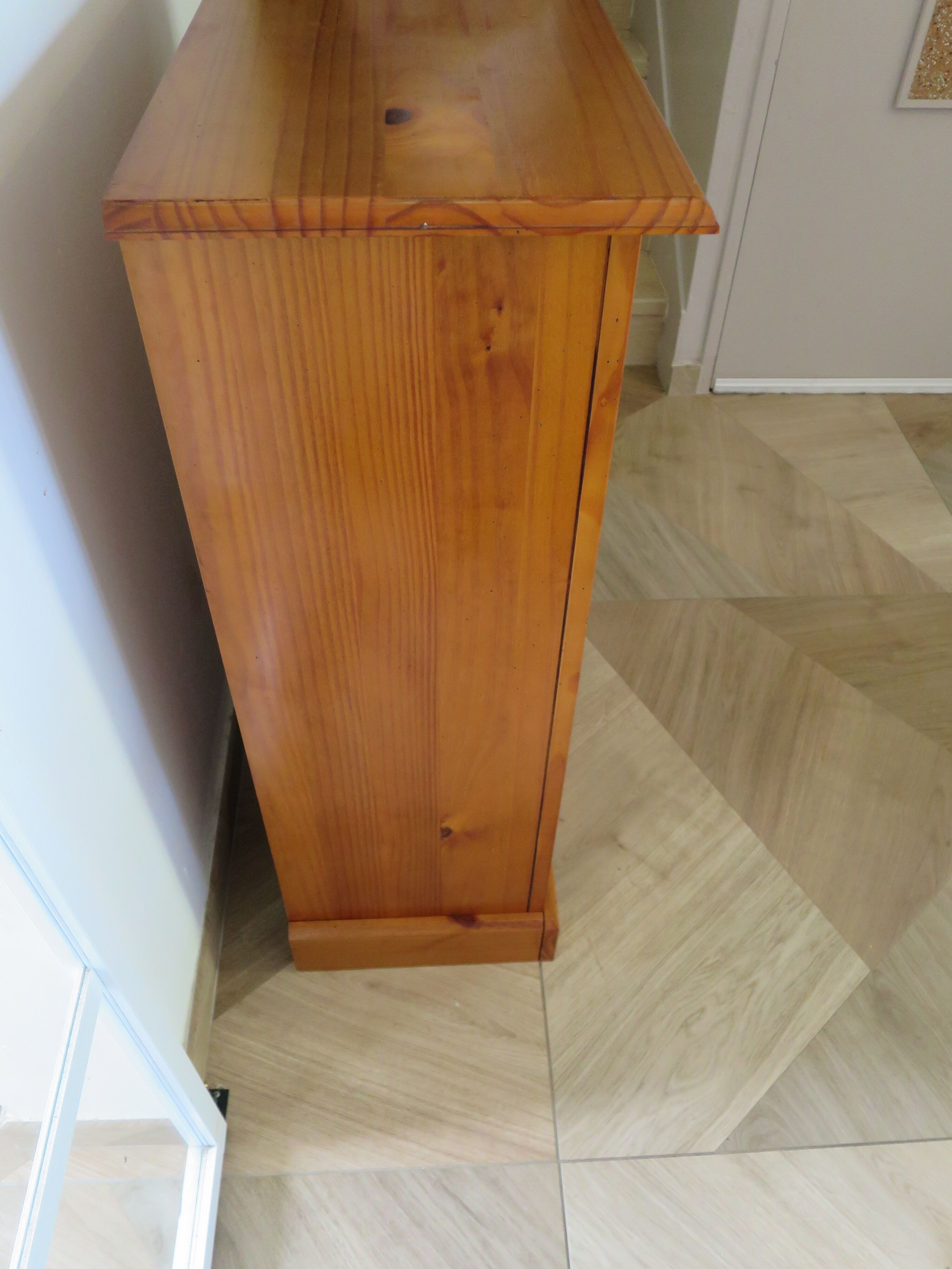 Solid wood bookshelf