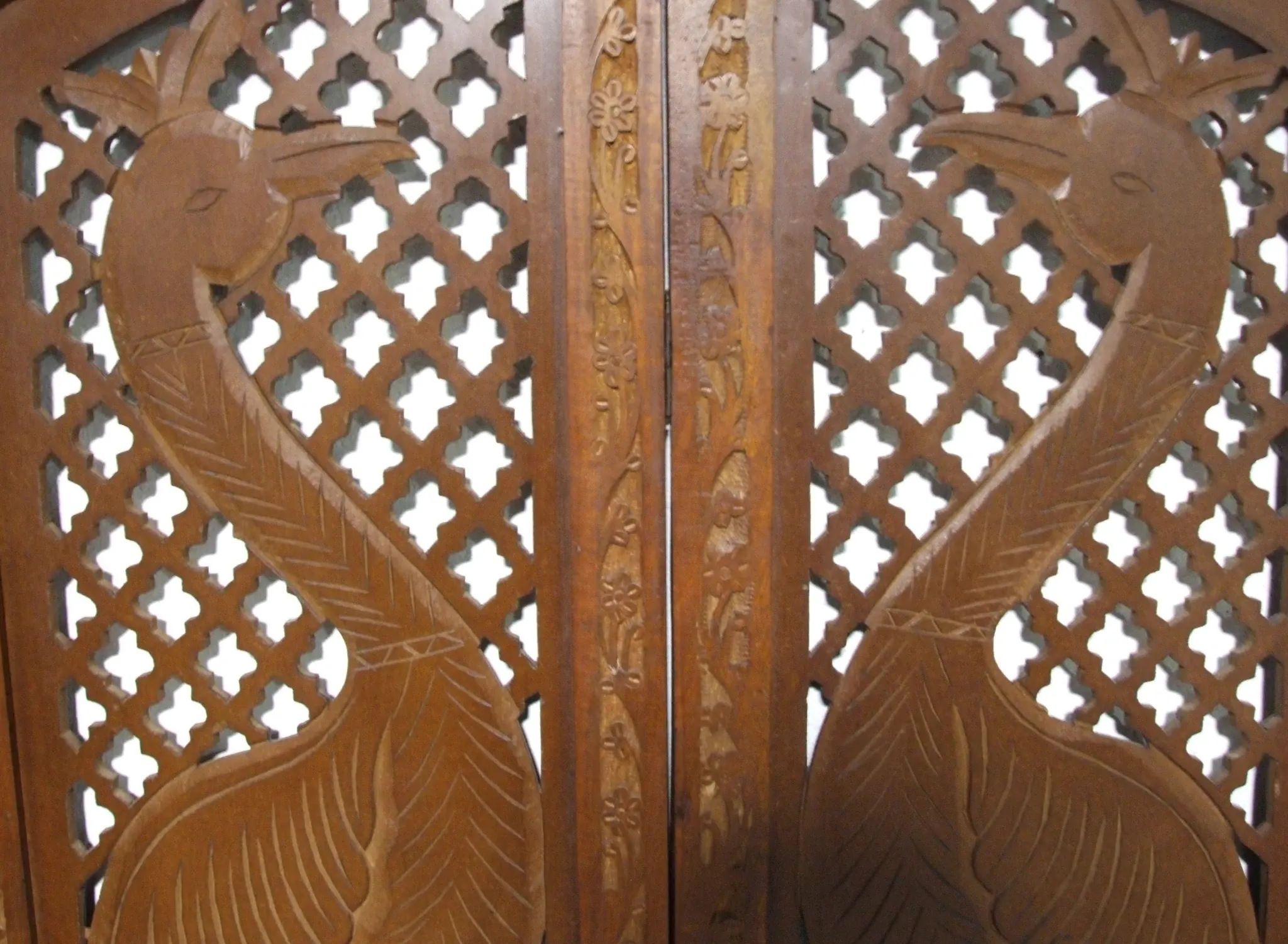 HANDCRAFTED SCREEN Carved by hand NEW