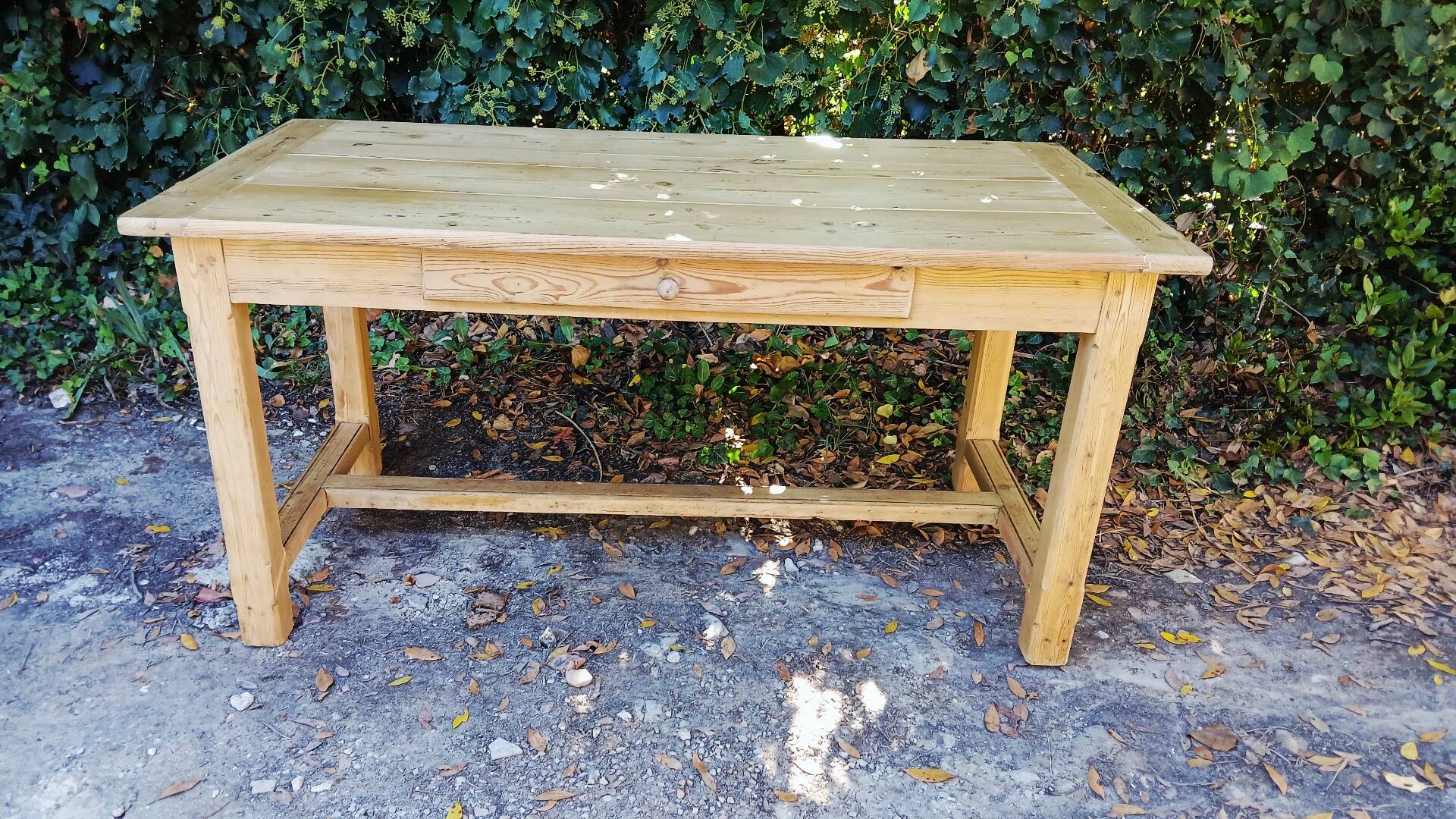 Farm table