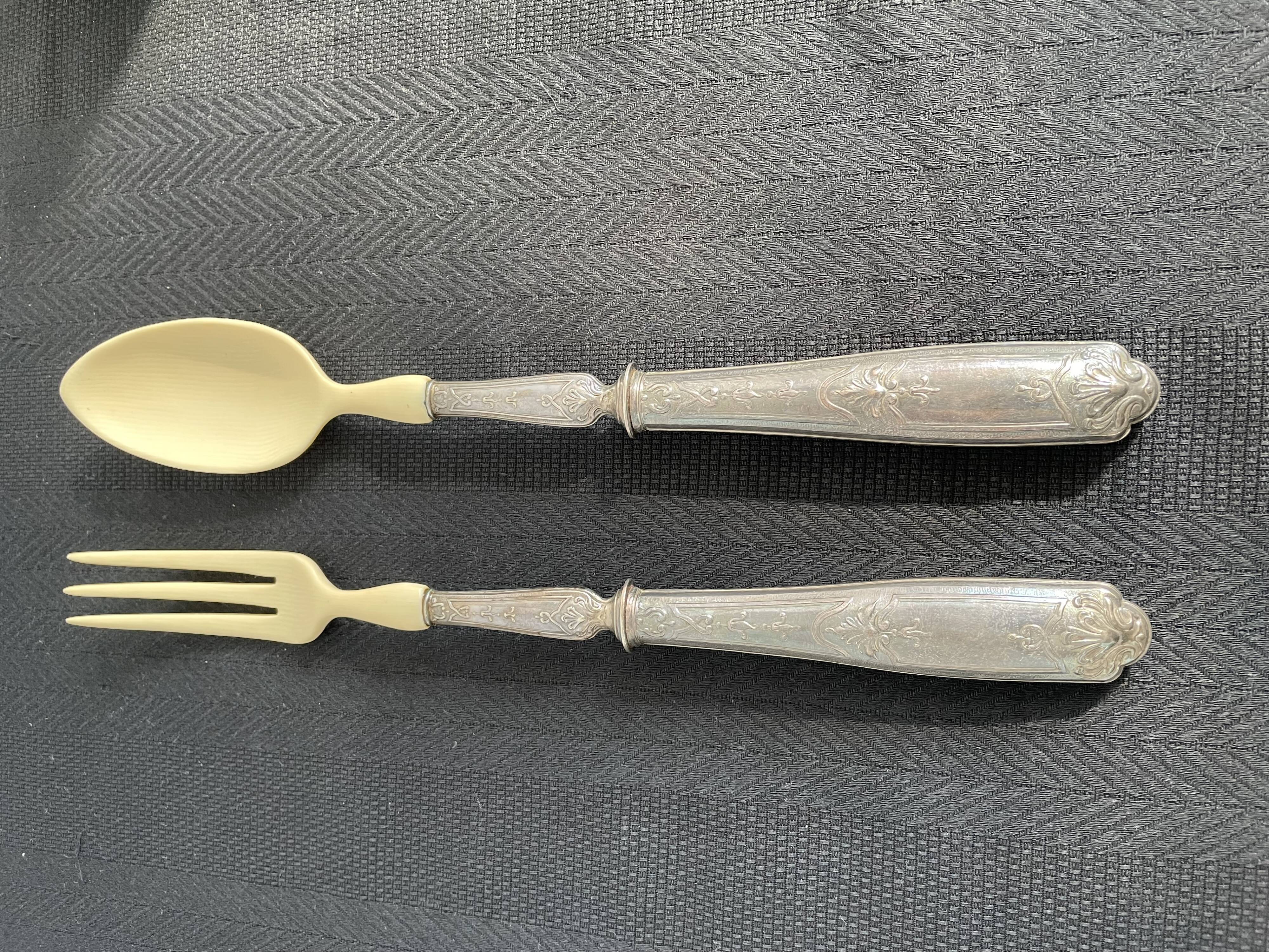 Covered with fish service, stuffed silver, Ivorian, France