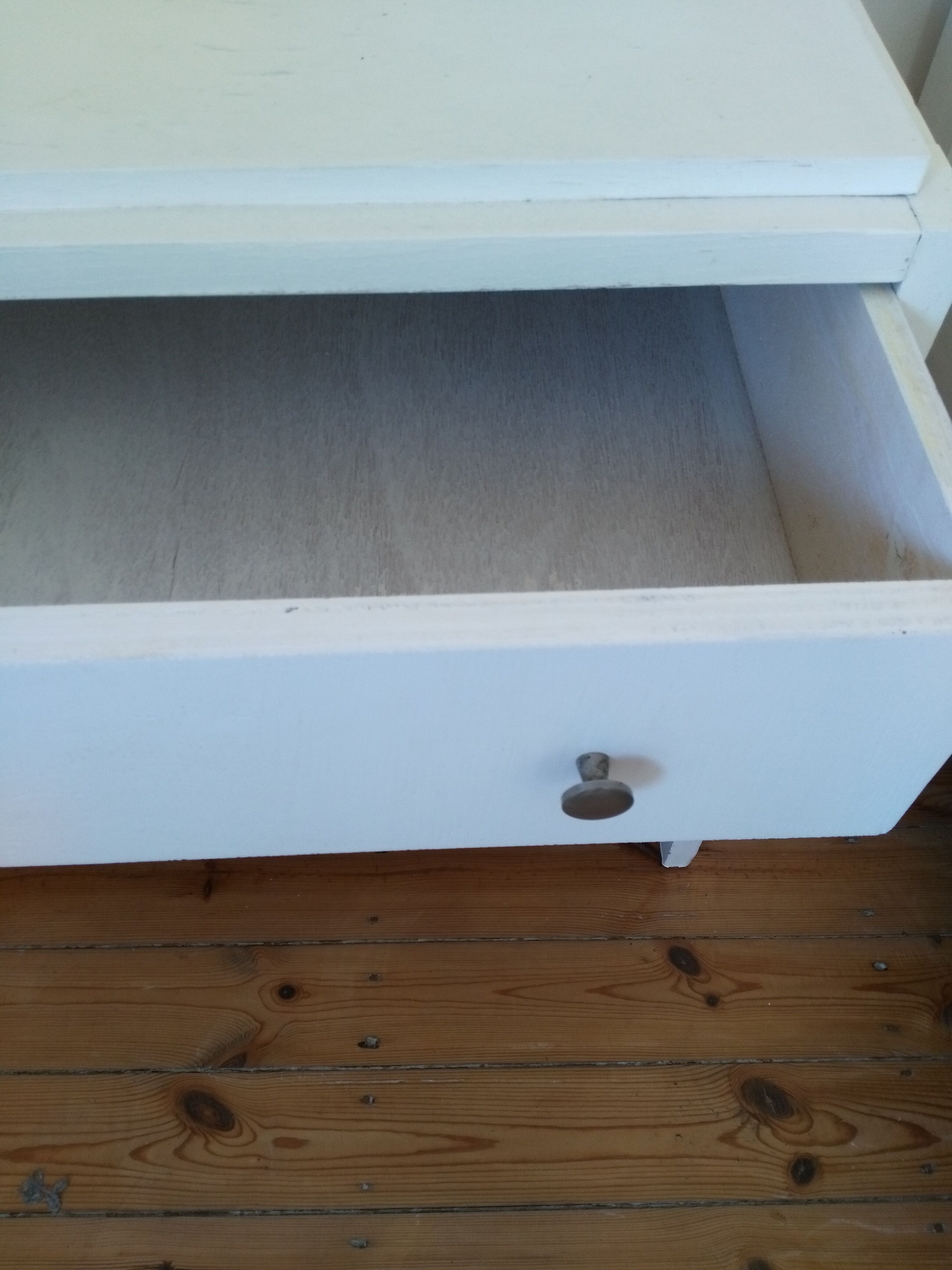 White dresser 3 pine drawers
