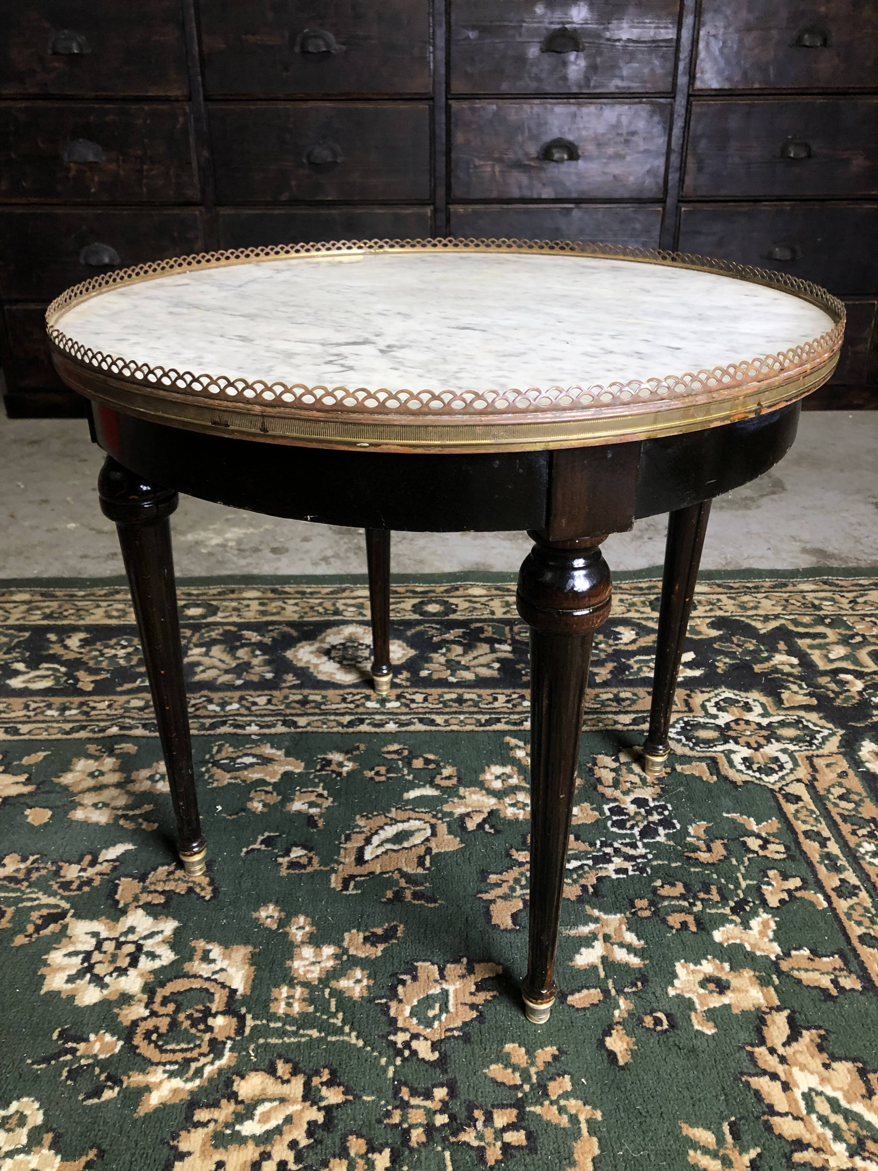Coffee table in wood, white marble and brass
