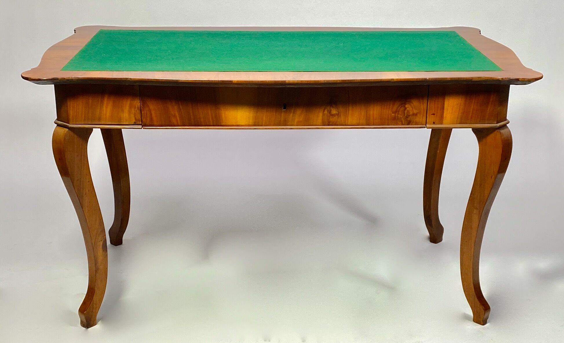 Large flat desk Biedermeier in cherry veneer, Circa 1815 Austria