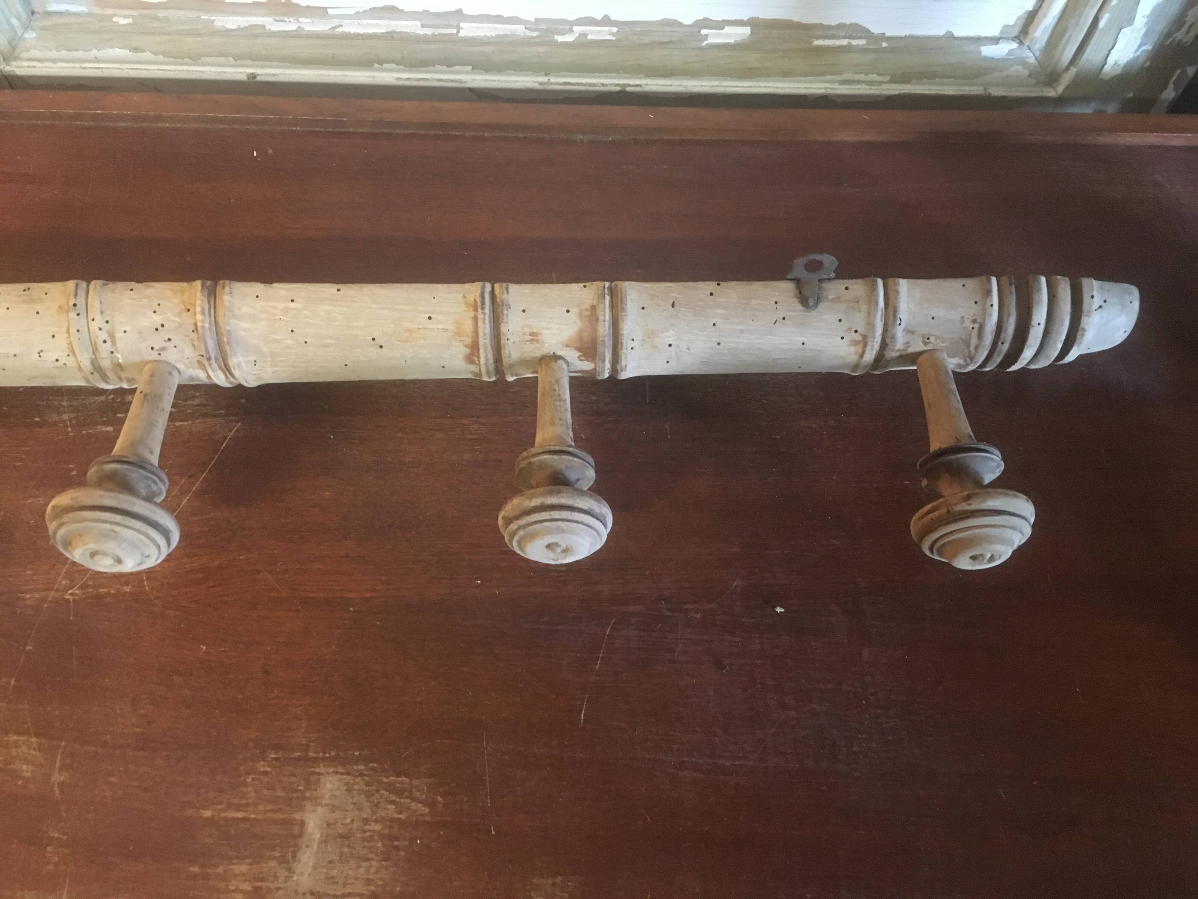 Wall coat rack with 4 hooks in raw wood