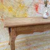Curved farmhouse table in rustic wood, Provençal style.