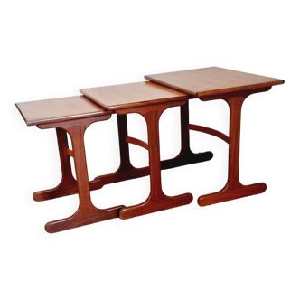 Tables gigognes