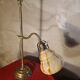Lampe de bureau réglable ancienne en laiton et verre
