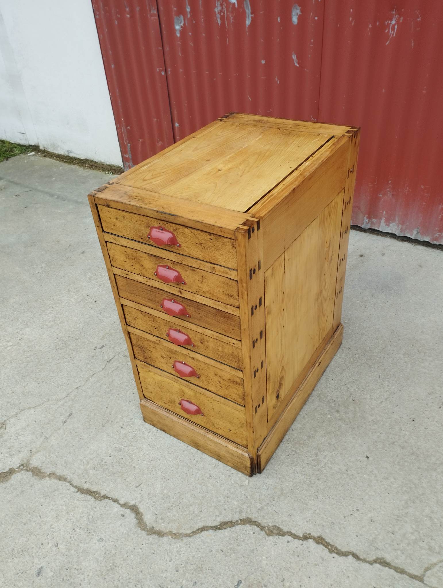 Meuble à tiroirs