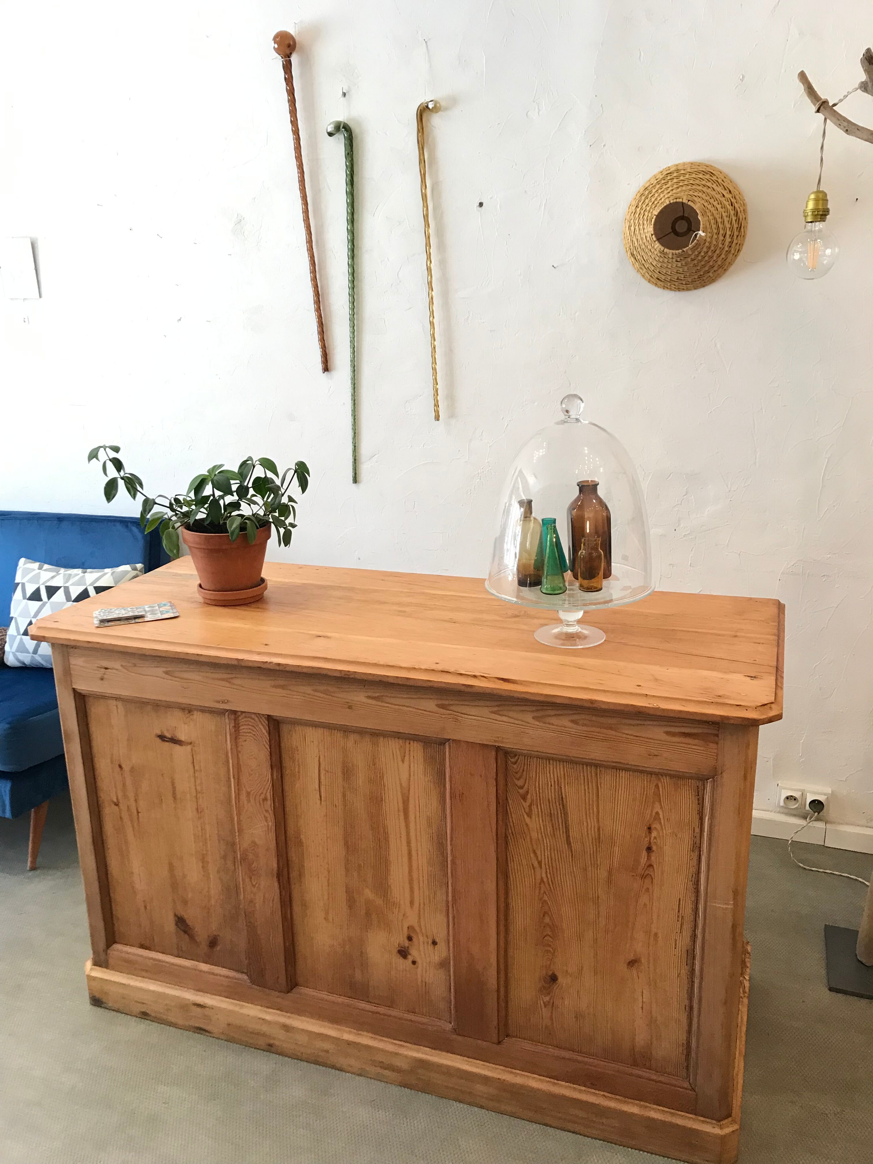 Double-sided grocer counter