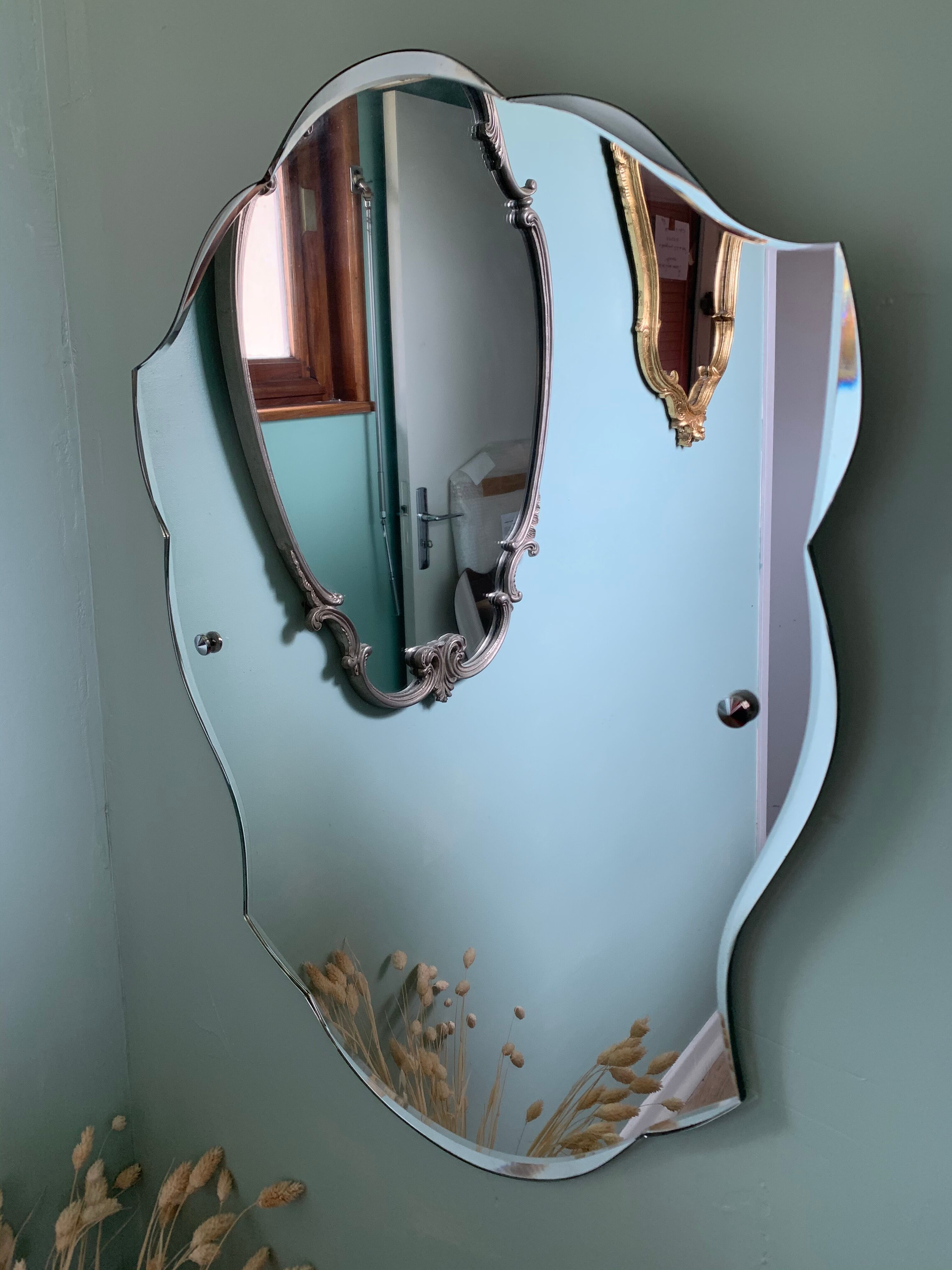Bevelled mirror 55x65cm