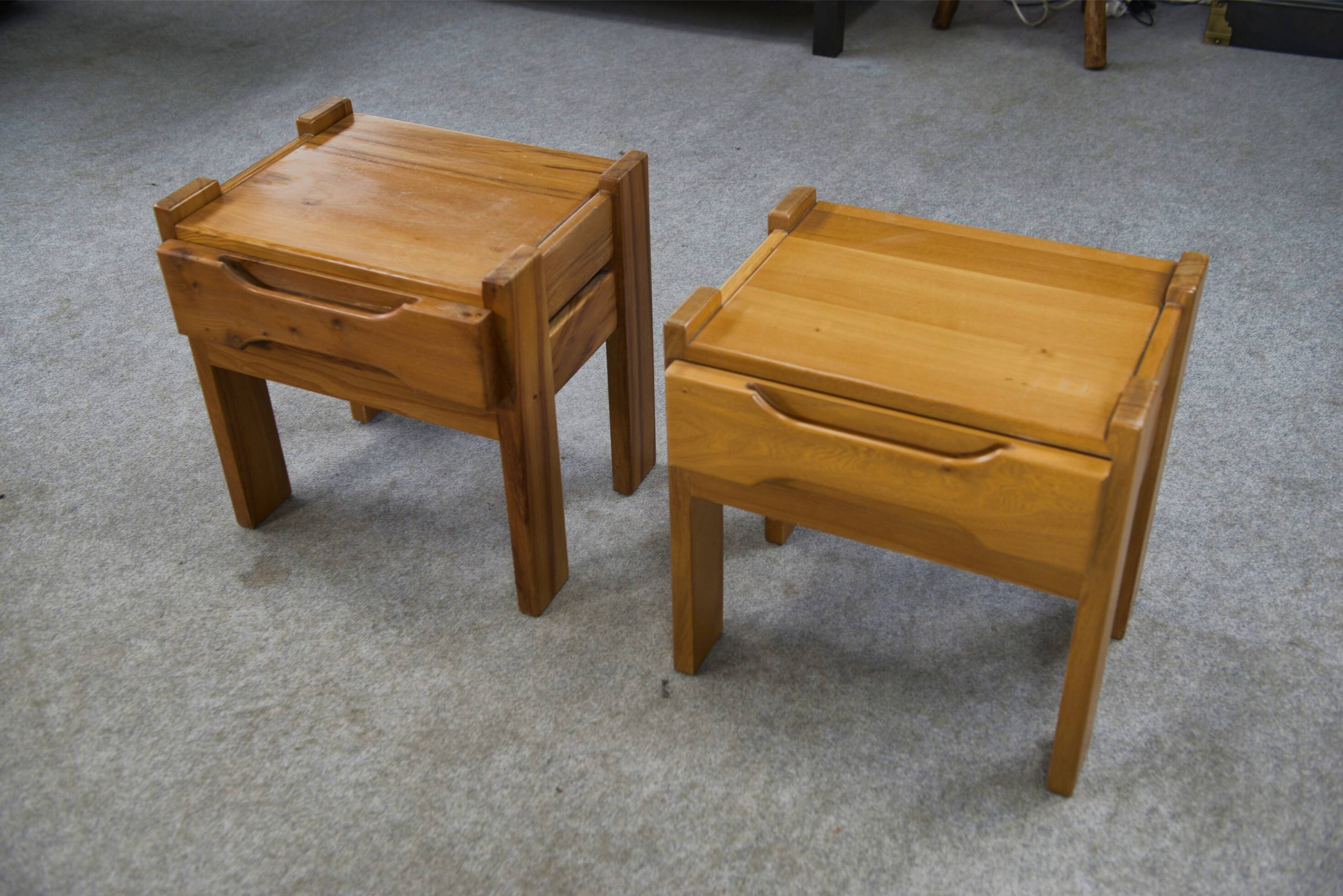 Paire de chevets en orme pour maison regain 1970's