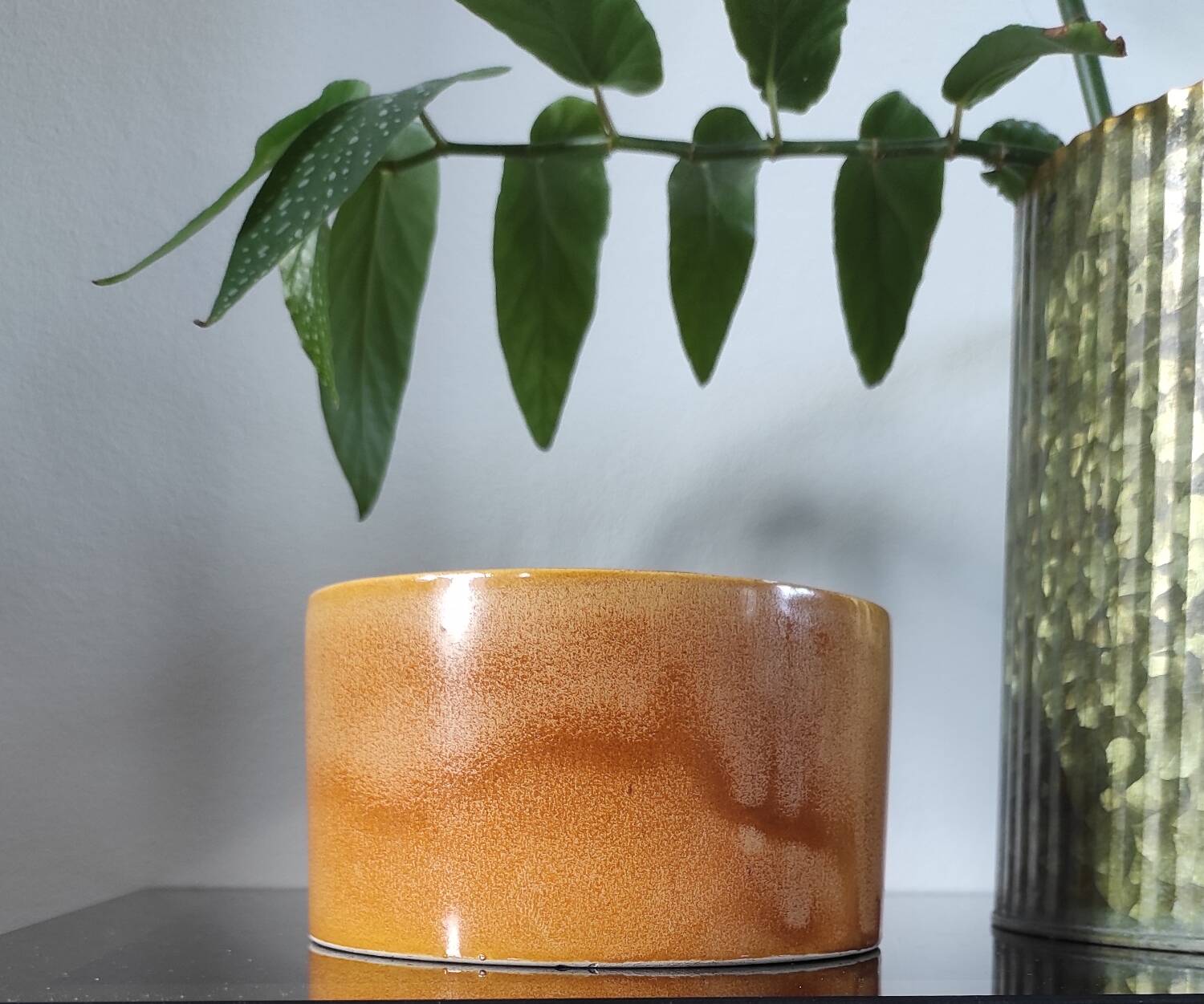 Vintage 1970s cache-pot in glazed ceramic