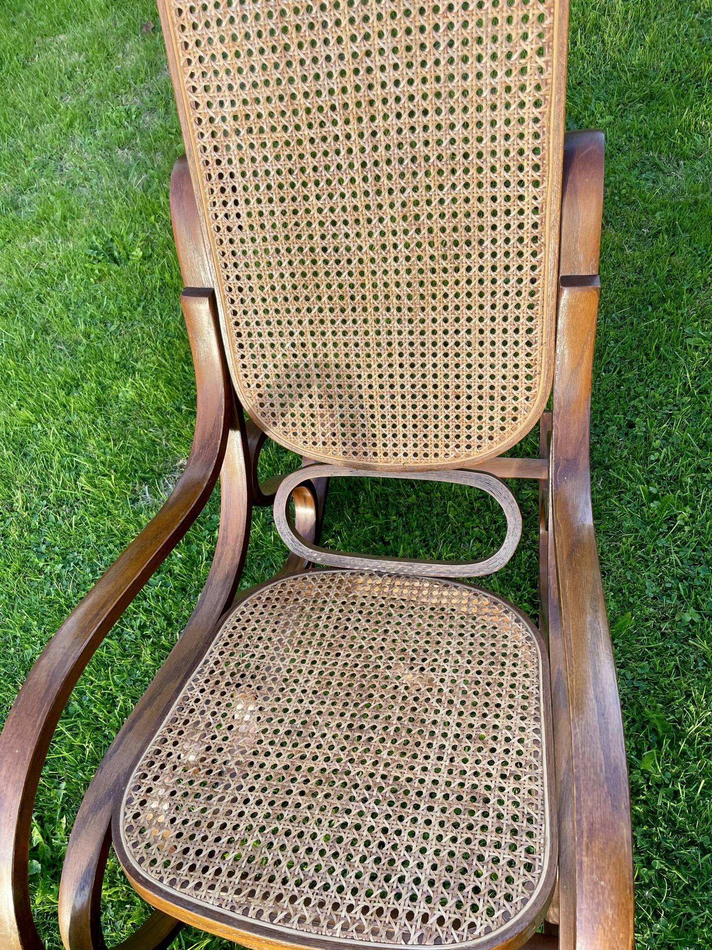 Rocking-chair en bois courbé et cannage