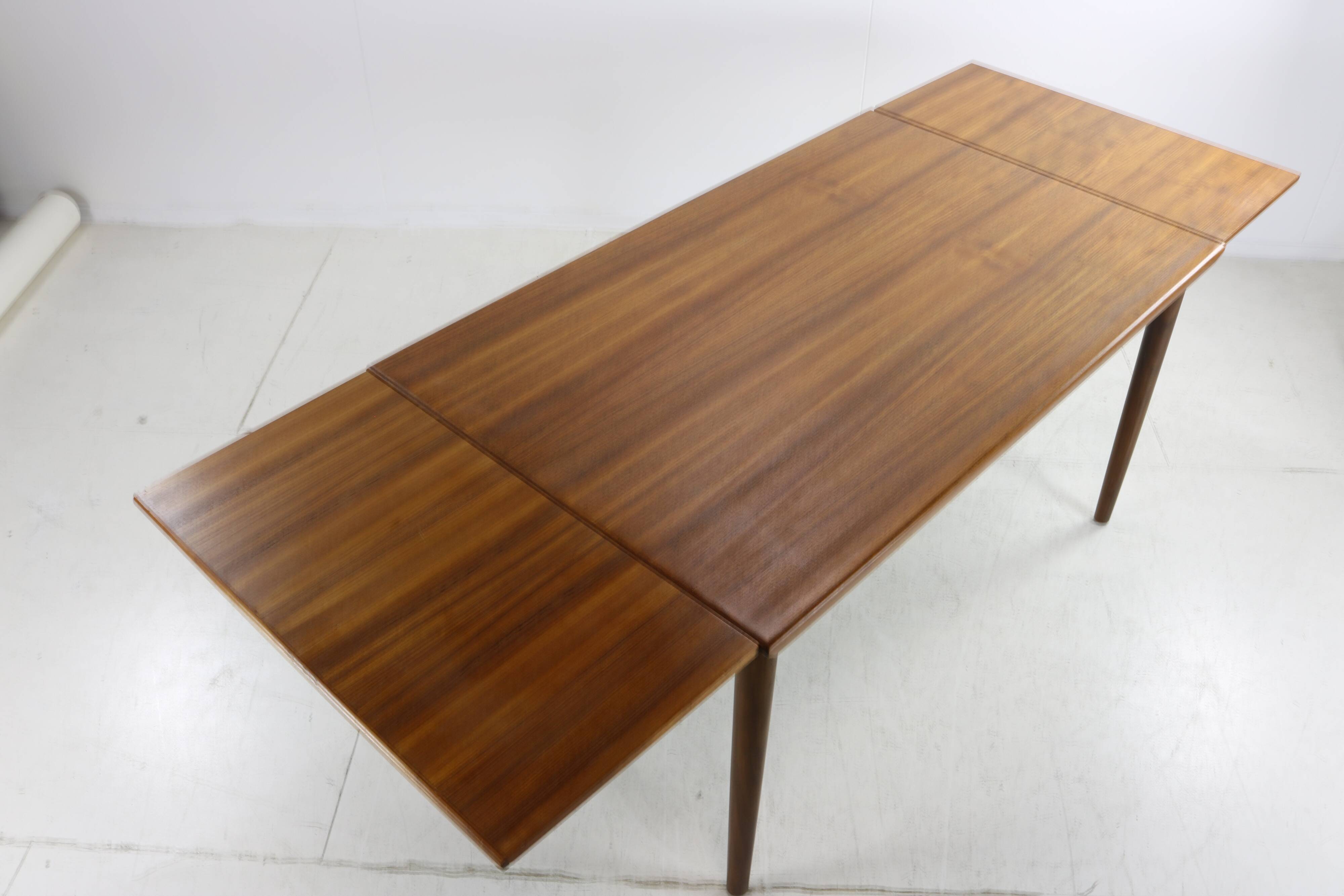Danish sixties design teakwood extendable dining for Glostrup Møbelfabrik
