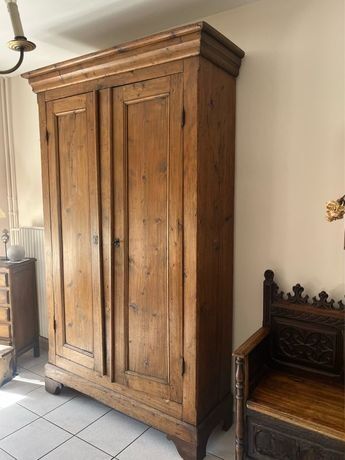 Grande armoire ancienne en bois massif style campagne / rustique