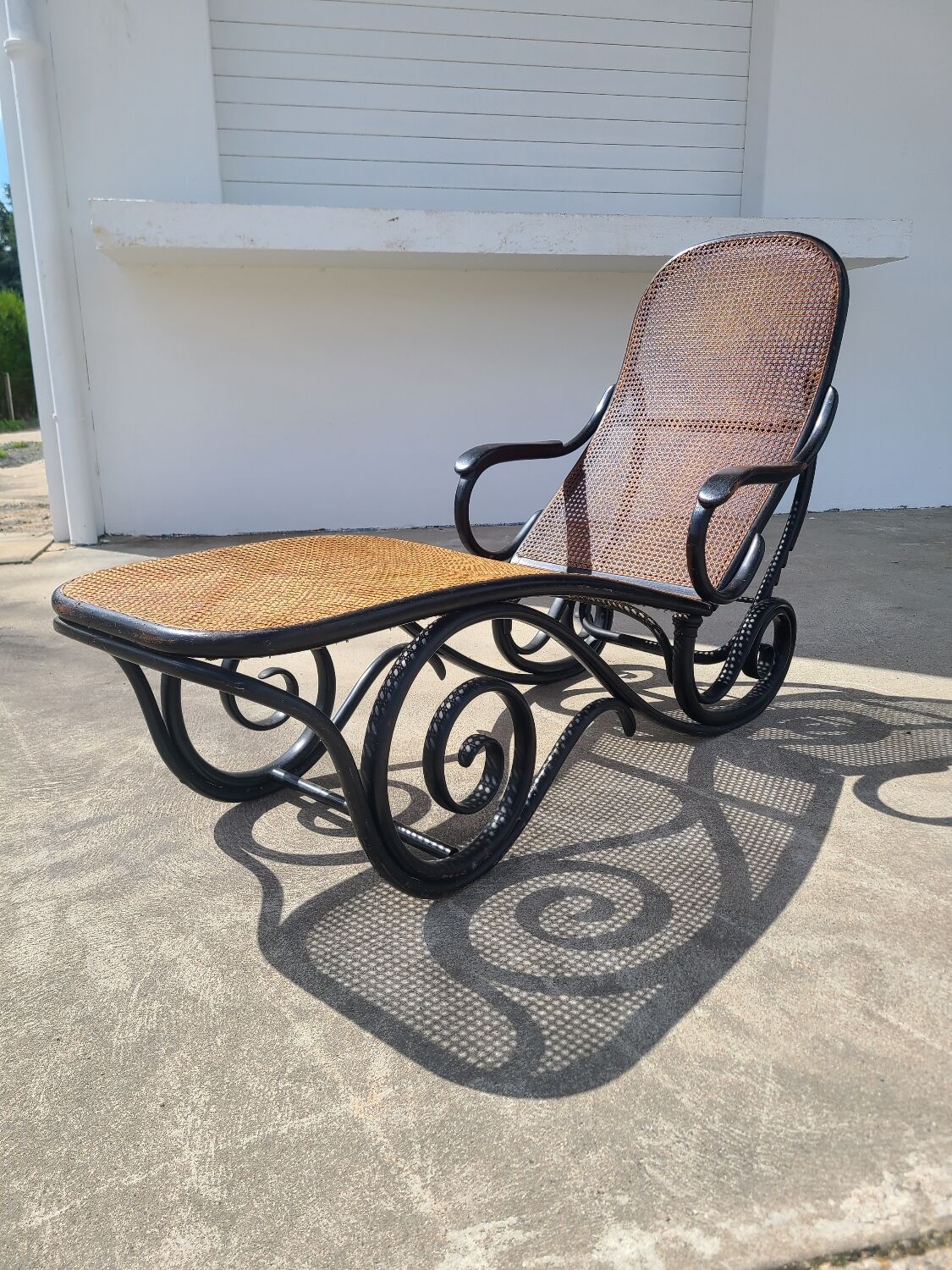 Thonet canngage lounge chair and bent beech wood circa 1900