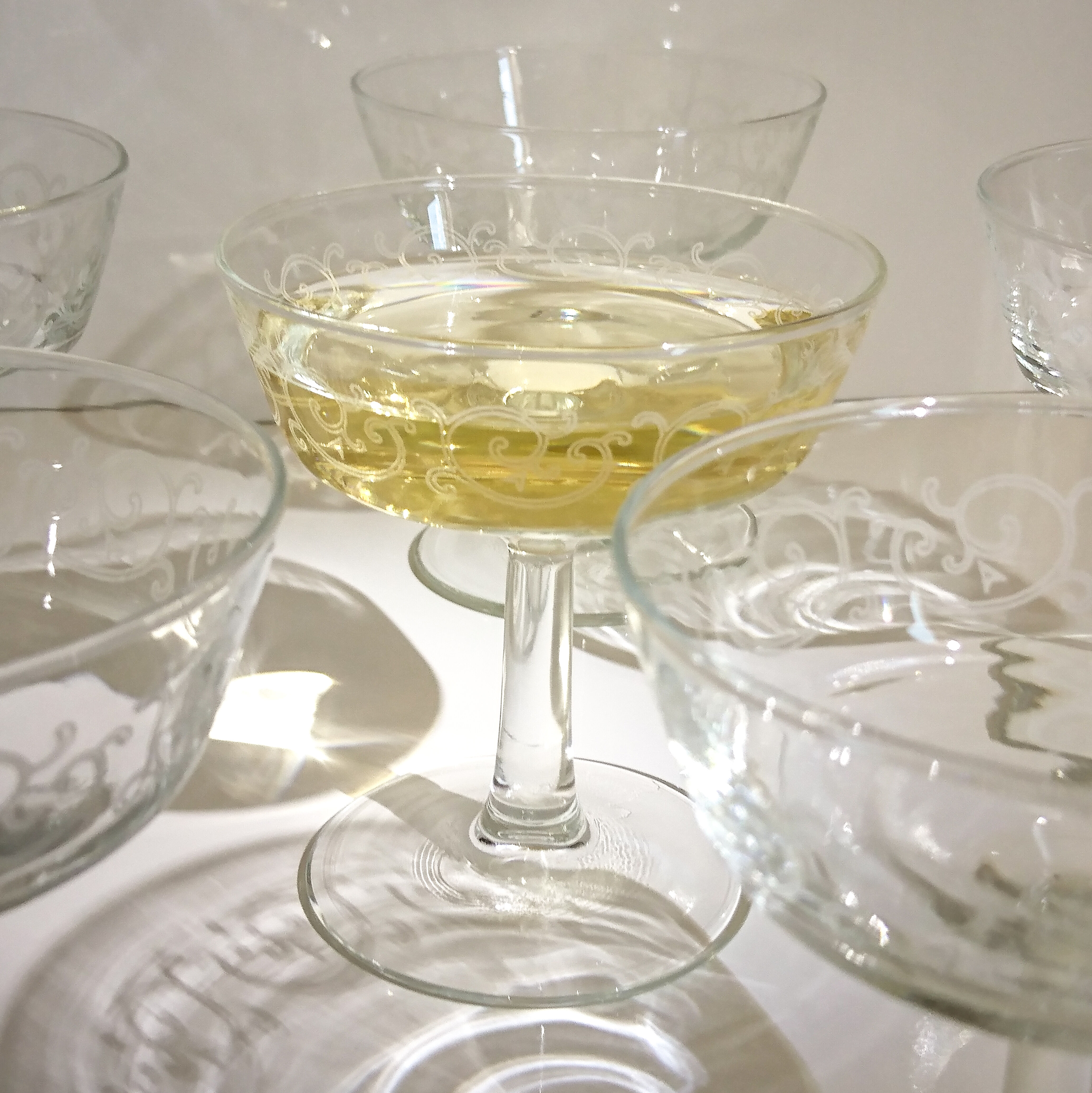 Set of 9 champagne glasses with arabesque motifs