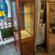 Vitrine en noyer style Louis XVI