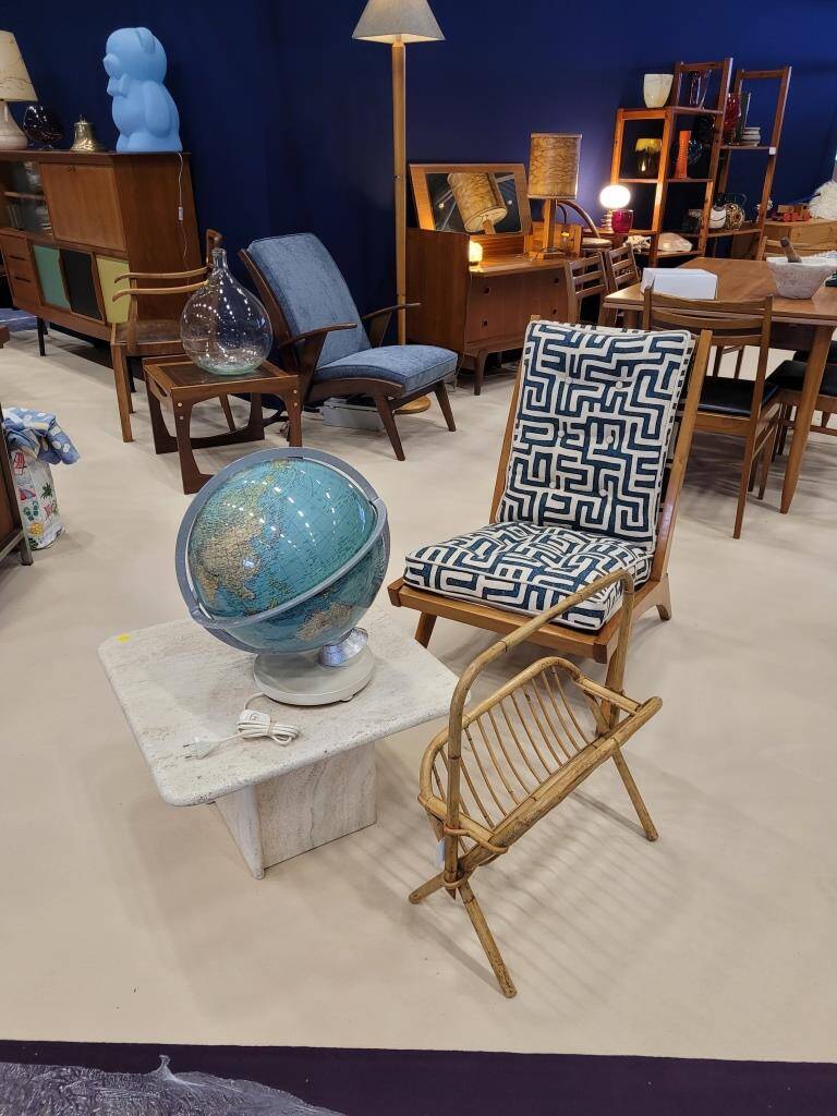 Fauteuils français années 50 bois et tissus