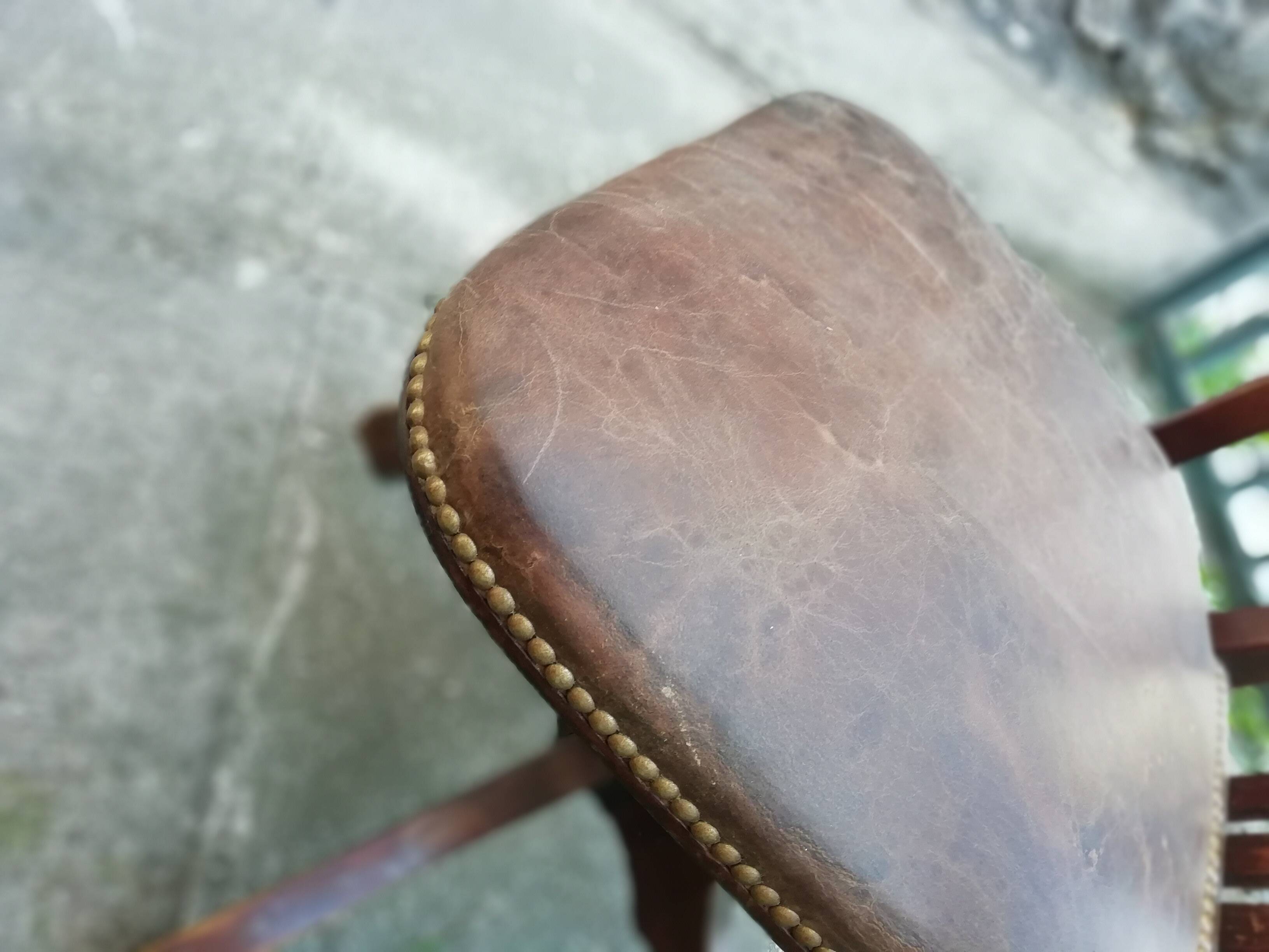 Swinging American armchair