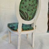 Children's medallion chair